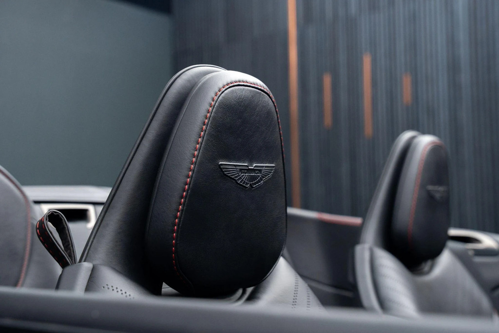 Aston Martin DB11 V12 Touchtronic Red #32