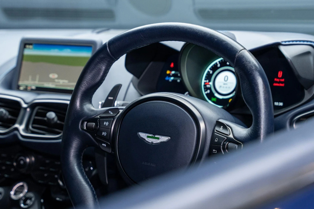 Aston Martin Vantage Vantage V8 Silver #37