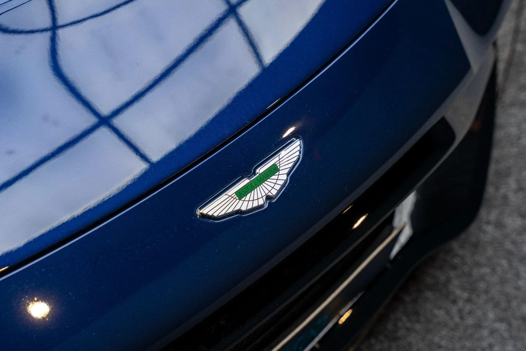 Aston Martin Vantage Vantage V8 Silver #27