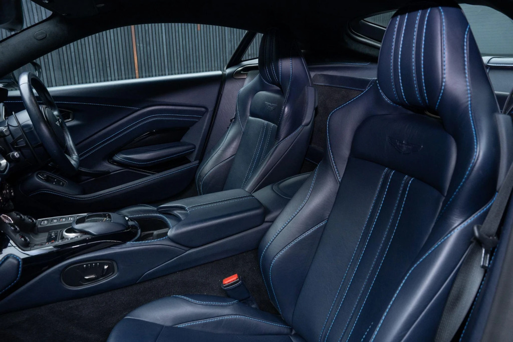 Aston Martin Vantage Vantage V8 Silver #33