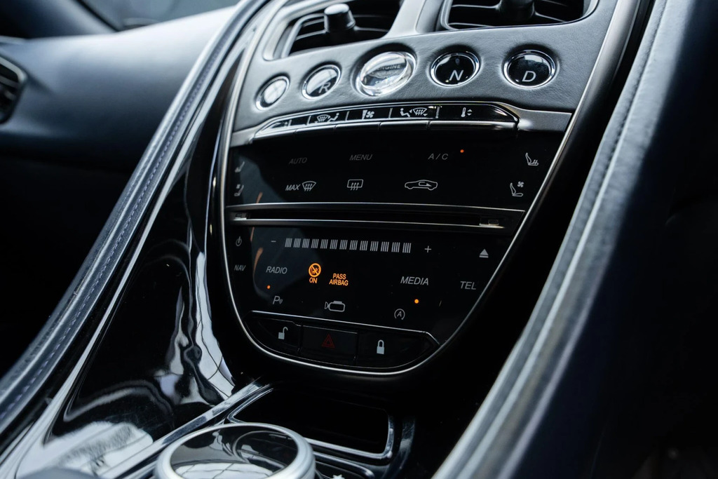 Aston Martin DB11 Db11 V12 Silver #28