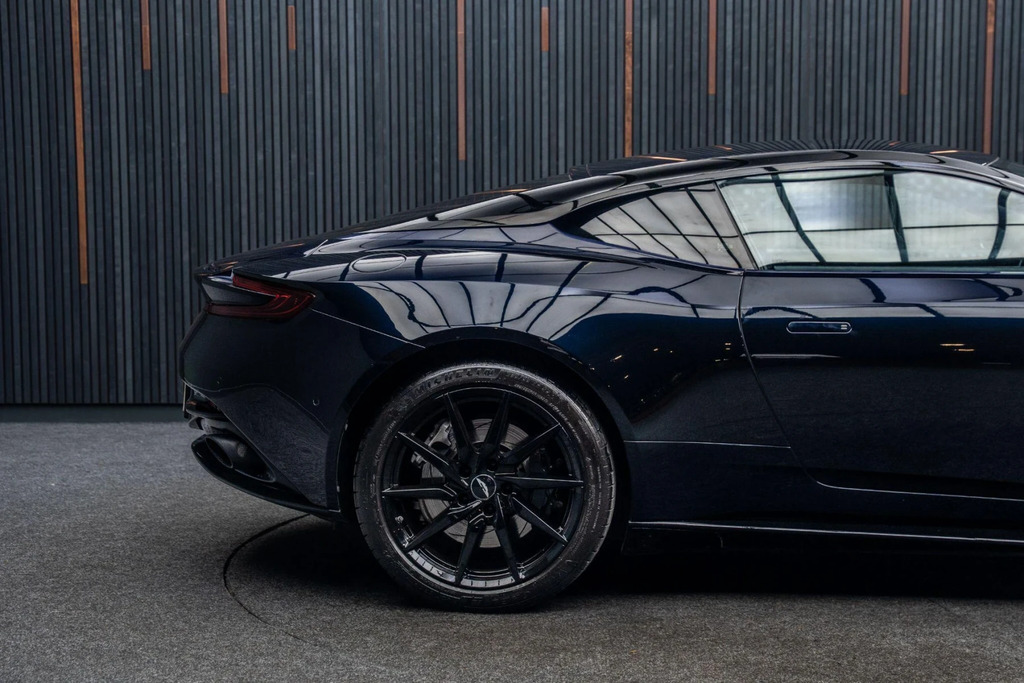 Aston Martin DB11 Db11 V12 Silver #19