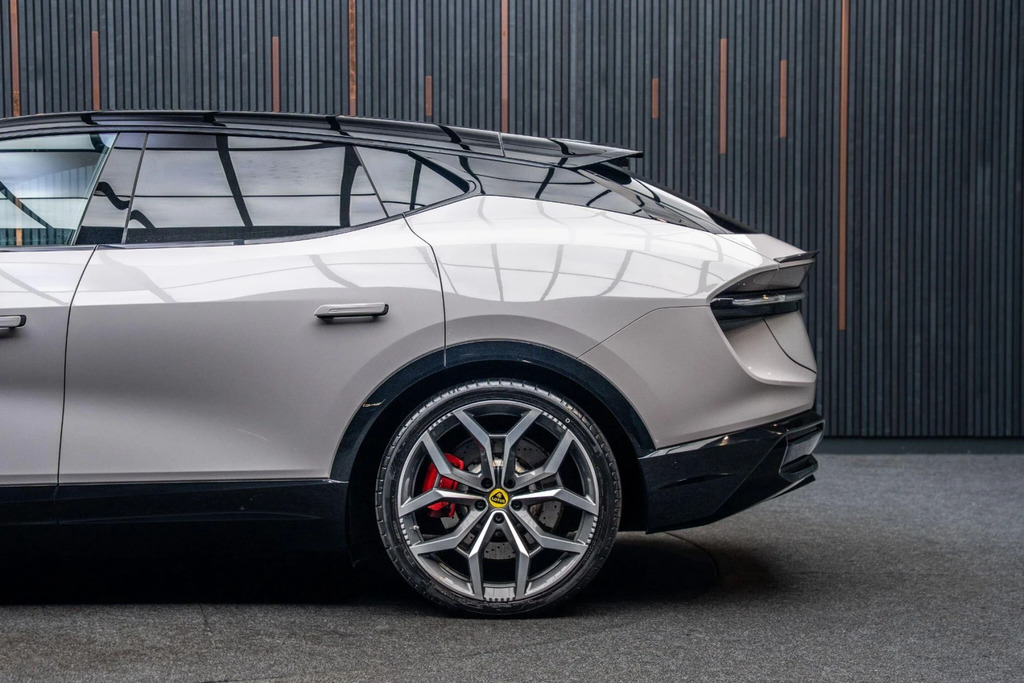 Lotus Eletre 112Kwh 4Wd Dual Motor Green #17
