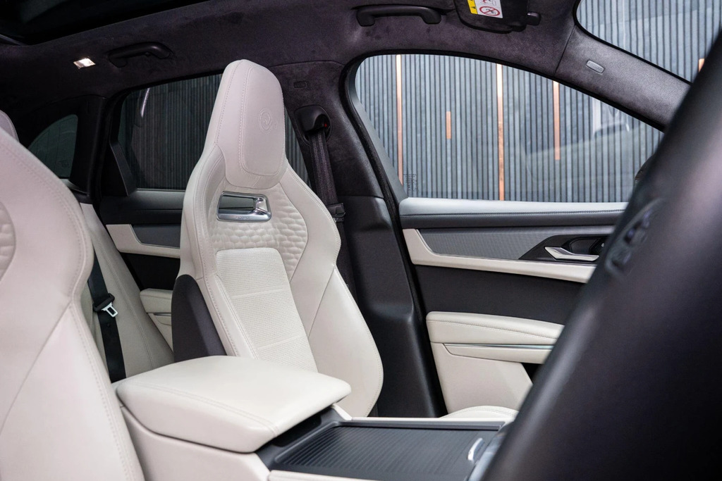 Jaguar F-Pace P550 Svr Black #36