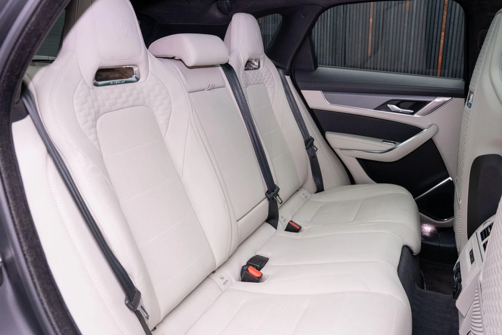 Jaguar F-Pace P550 Svr Black #14