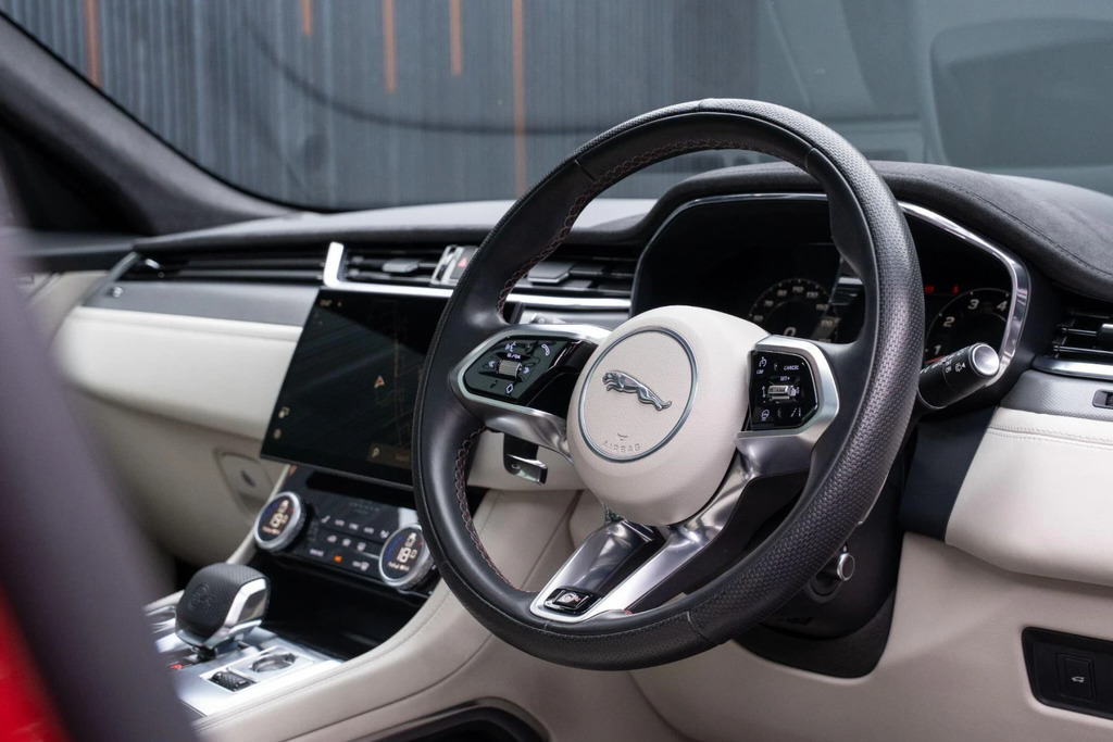 Jaguar F-Pace P550 Svr Black #37