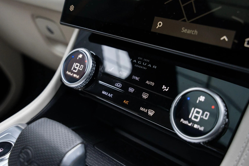 Jaguar F-Pace P550 Svr Black #22
