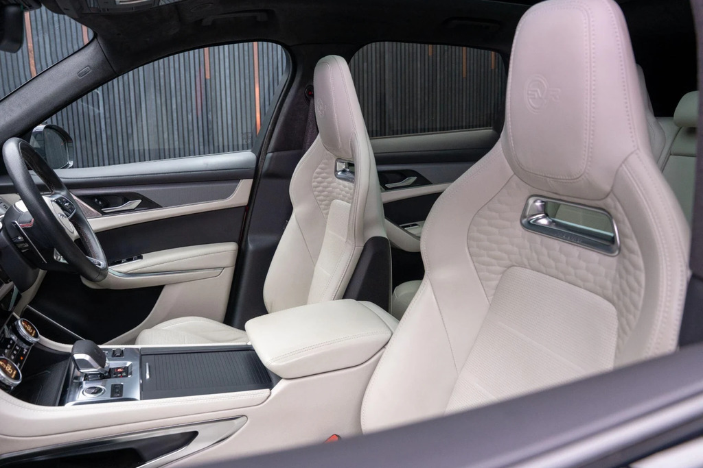 Jaguar F-Pace P550 Svr Black #40