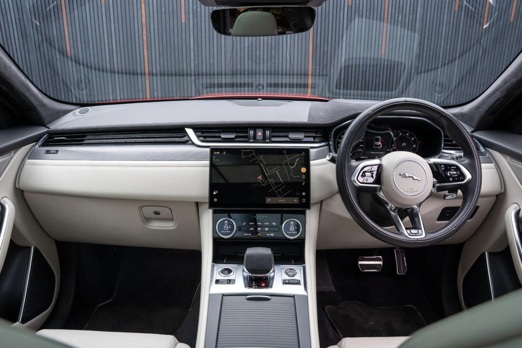 Jaguar F-Pace P550 Svr Black #41