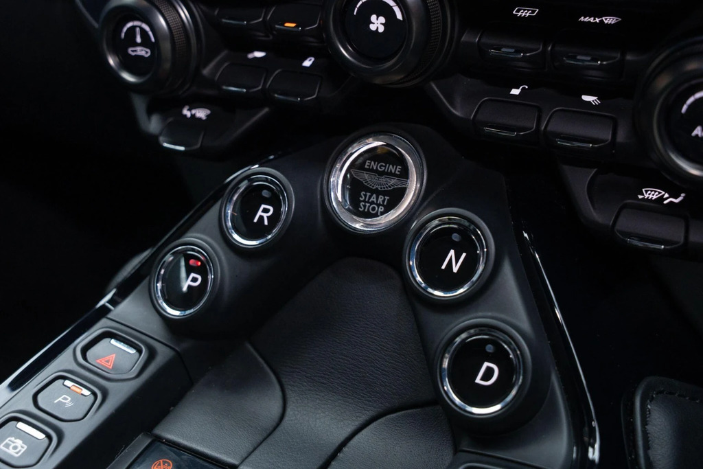 Aston Martin Vantage Zf 8 Speed 3,982 cc Black #20