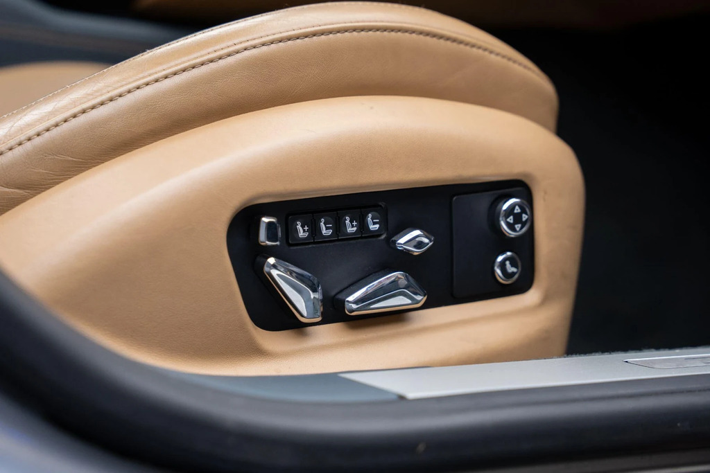 Bentley Flying Spur  Silver #26