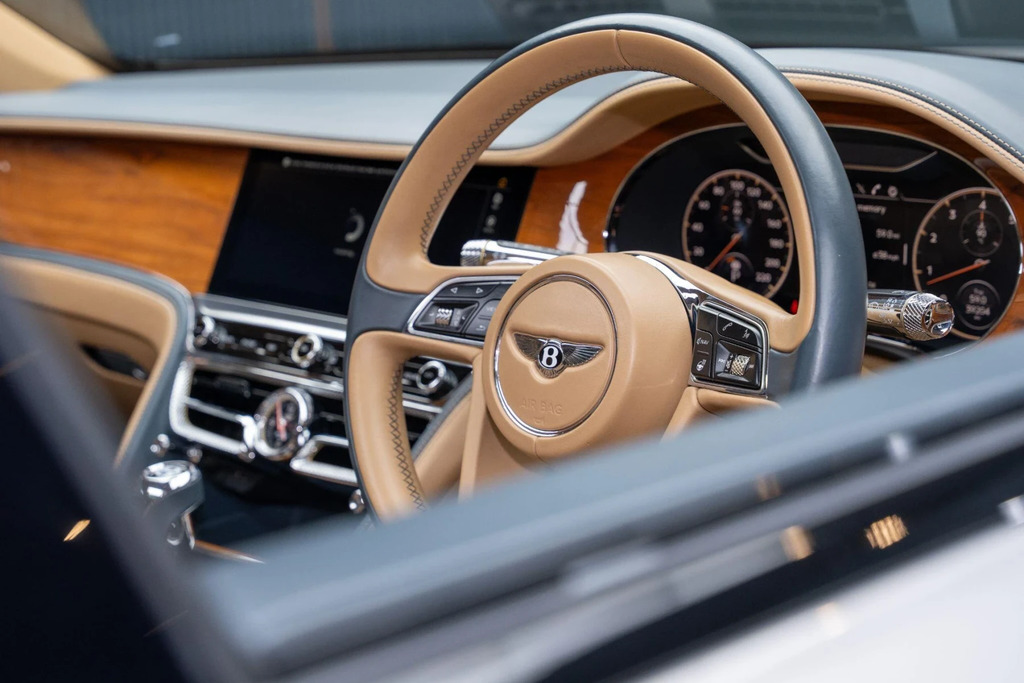Bentley Flying Spur  Silver #21