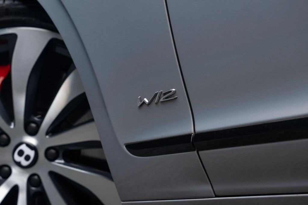 Bentley Flying Spur  Silver #17
