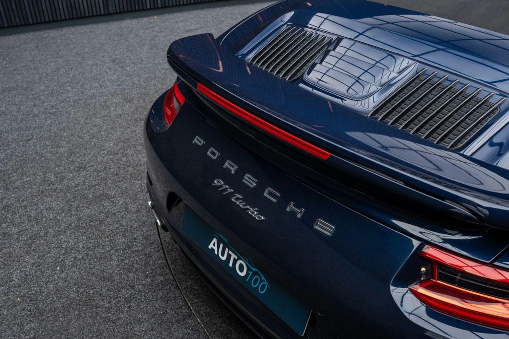 Porsche 911 2dr Pdk  #24