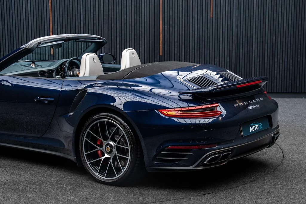 Porsche 911 2dr Pdk  #20