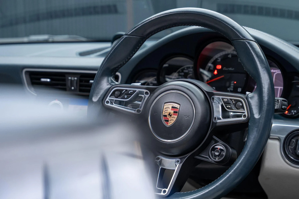 Porsche 911 2dr Pdk  #40