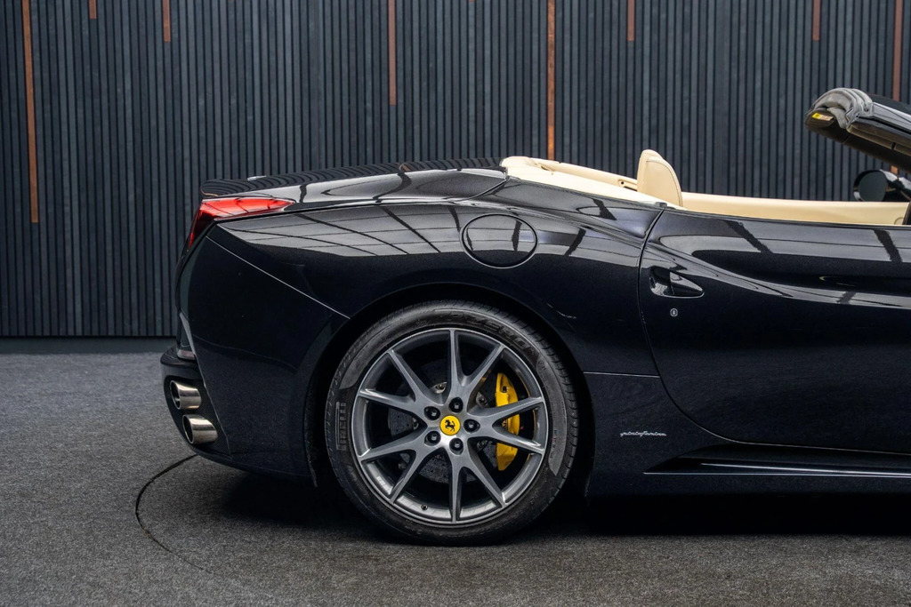 Ferrari California Convertible Red #21