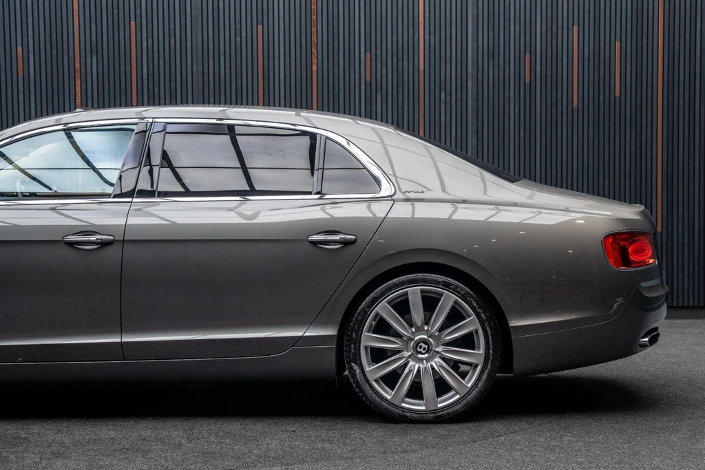 Bentley Flying Spur V8 Saloon Grey #17