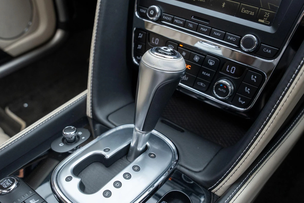 Bentley Flying Spur V8 Saloon Grey #29