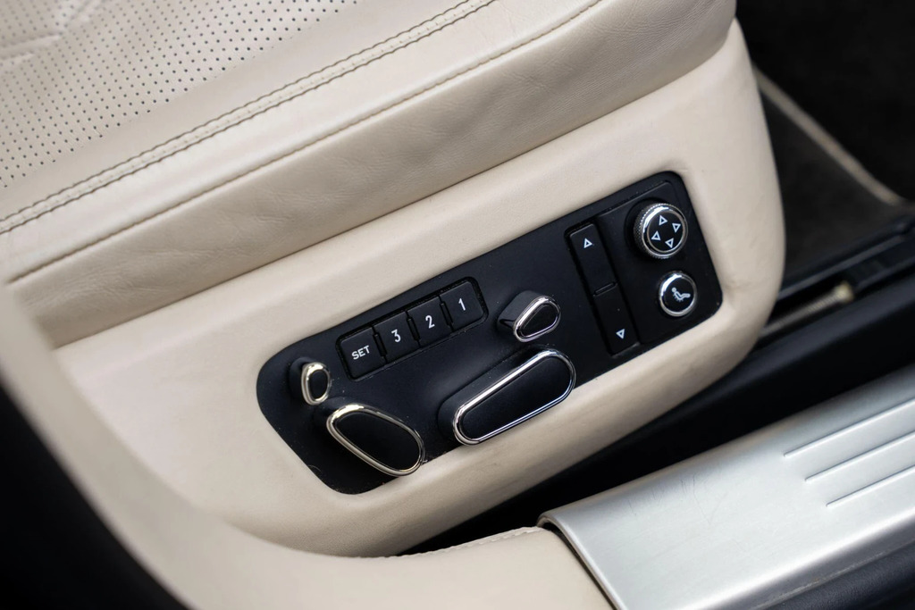 Bentley Flying Spur V8 Saloon Grey #38