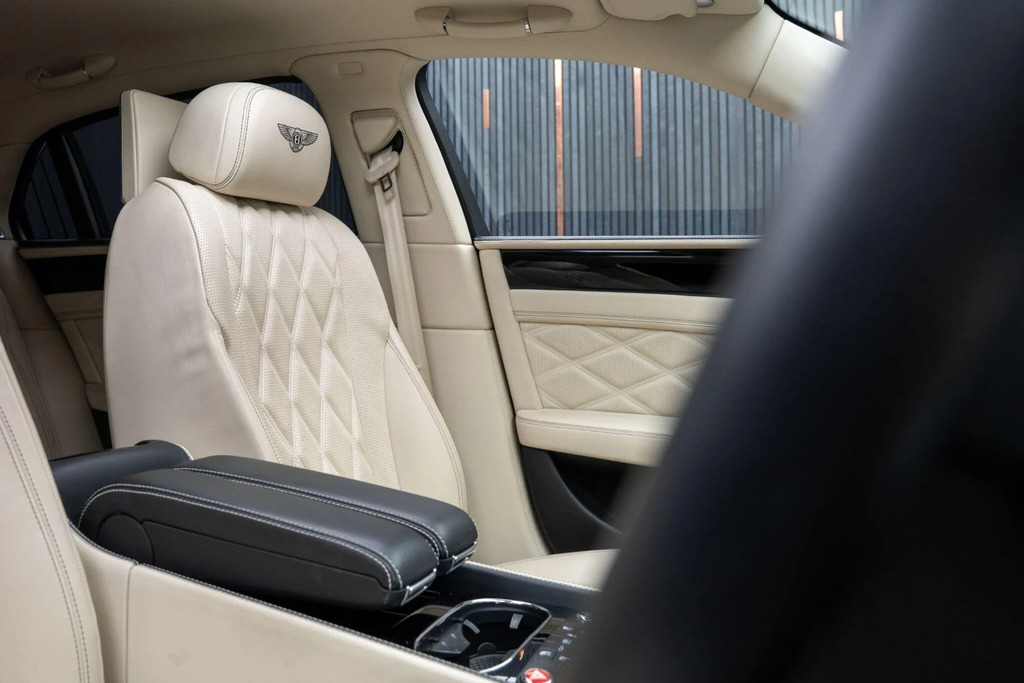 Bentley Flying Spur V8 Saloon Grey #34