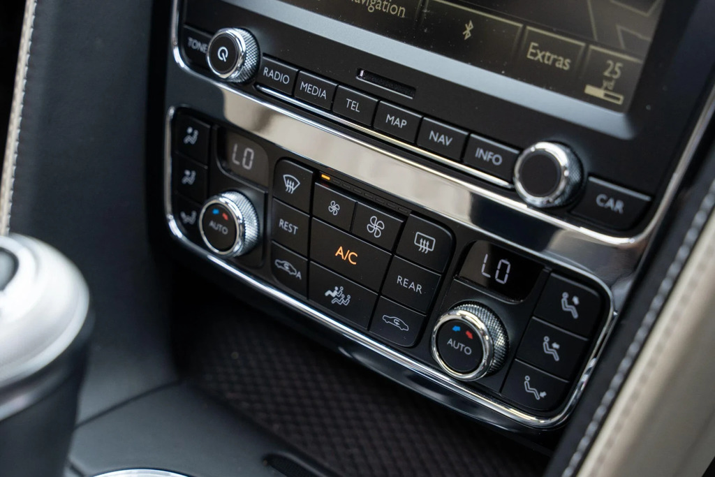 Bentley Flying Spur V8 Saloon Grey #27