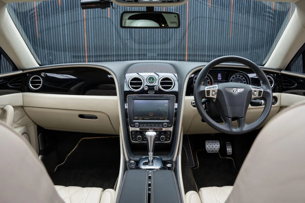 Bentley Flying Spur V8 Saloon Grey #49