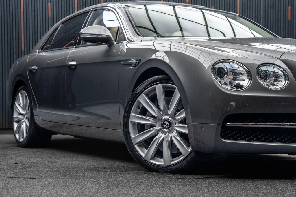 Bentley Flying Spur V8 Saloon Grey #7