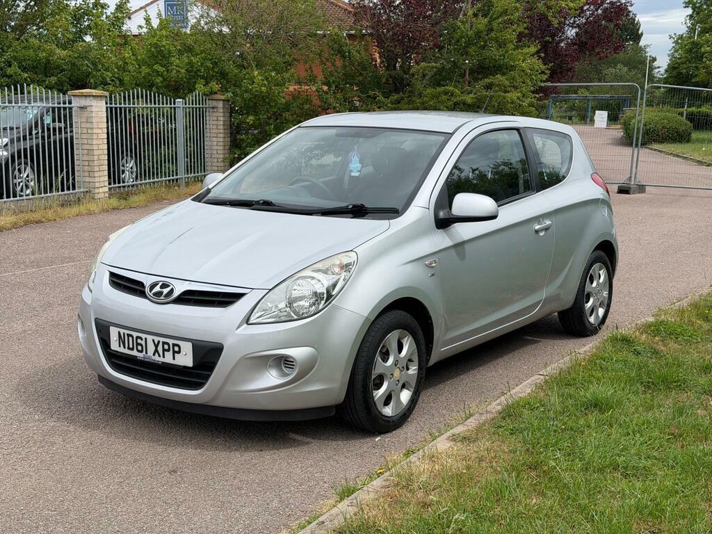 Hyundai I20 1.4 Crdi Comfort Euro 5 Silver #3