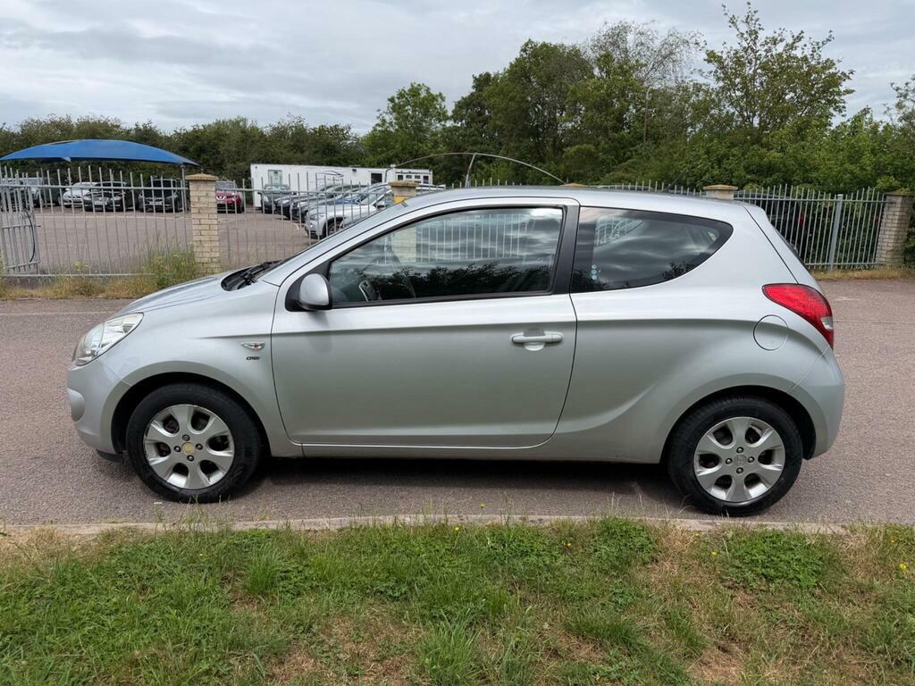 Hyundai I20 1.4 Crdi Comfort Euro 5 Silver #5