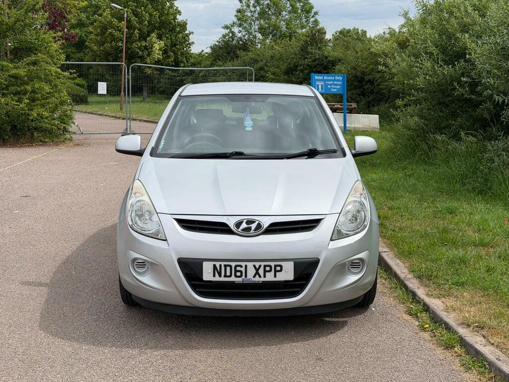 Hyundai I20 1.4 Crdi Comfort Euro 5 Silver #2