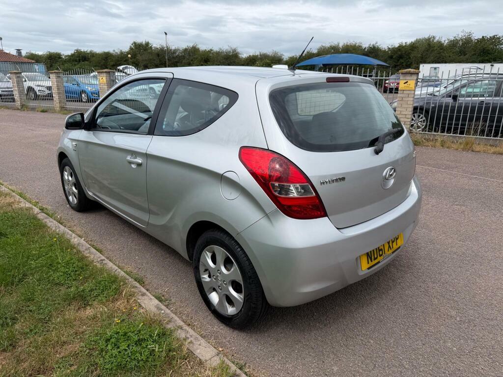 Hyundai I20 1.4 Crdi Comfort Euro 5 Silver #4