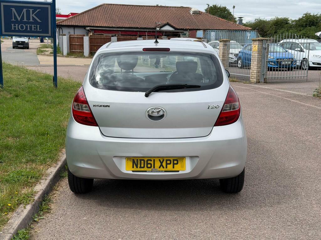 Hyundai I20 1.4 Crdi Comfort Euro 5 Silver #6