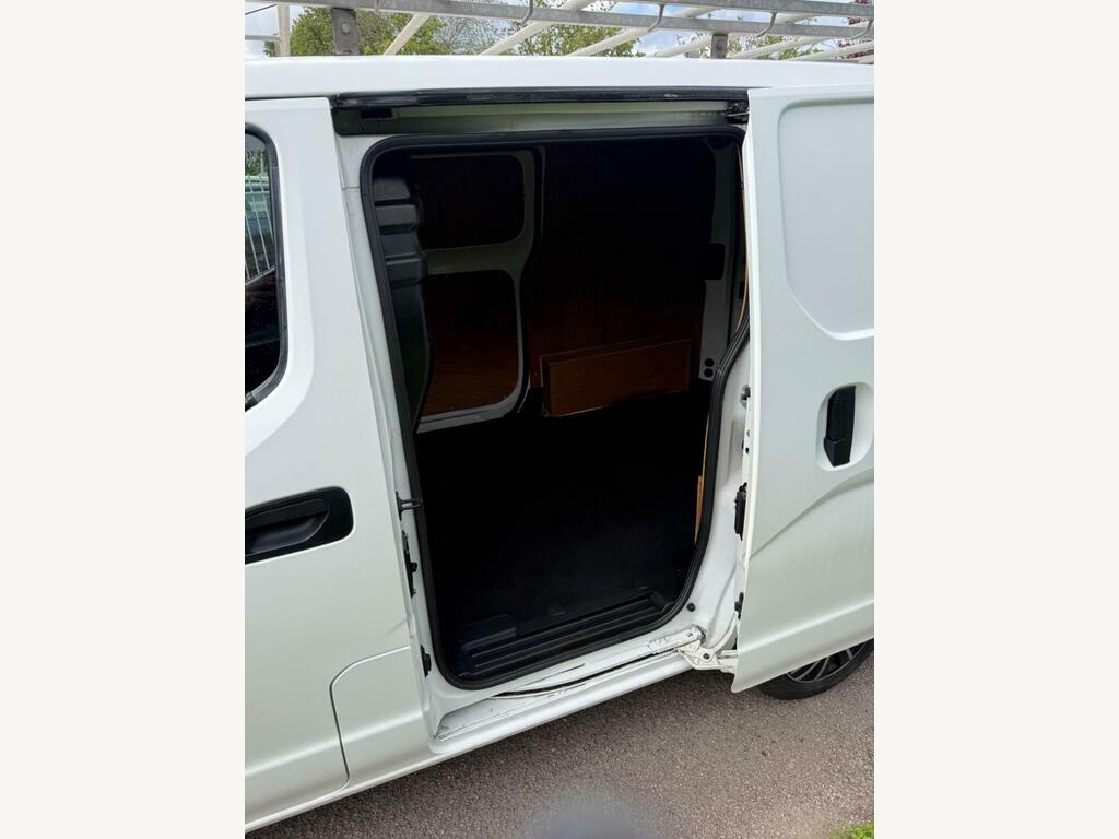 Nissan NV200 Panel Van White #16