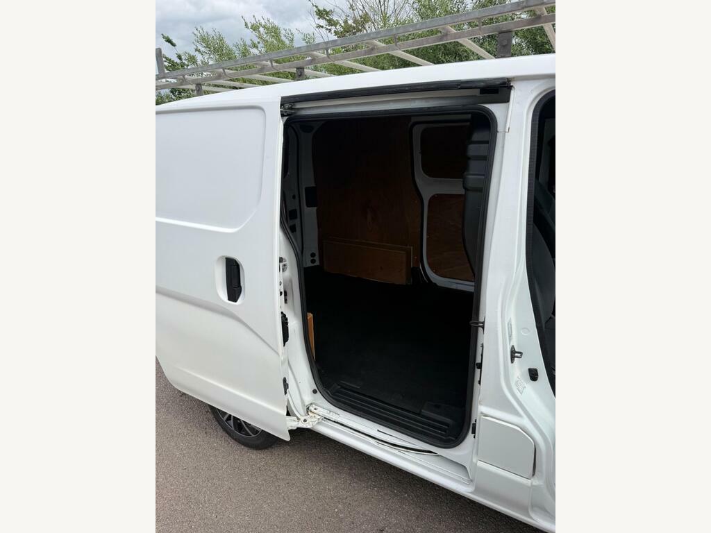 Nissan NV200 Panel Van White #15
