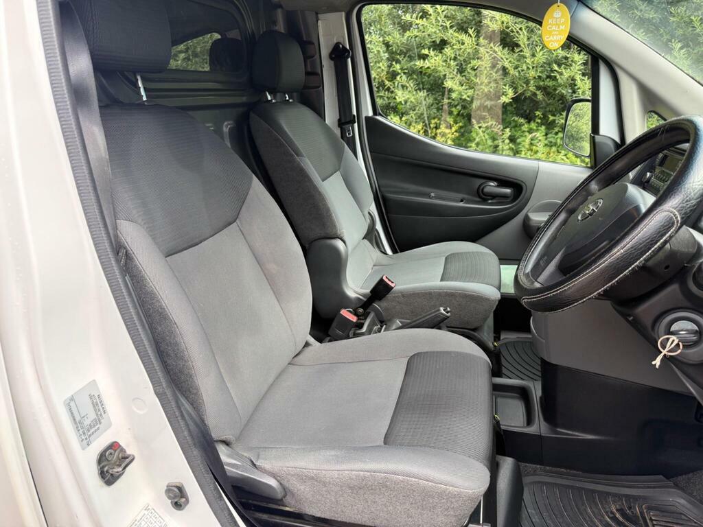 Nissan NV200 Panel Van White #8