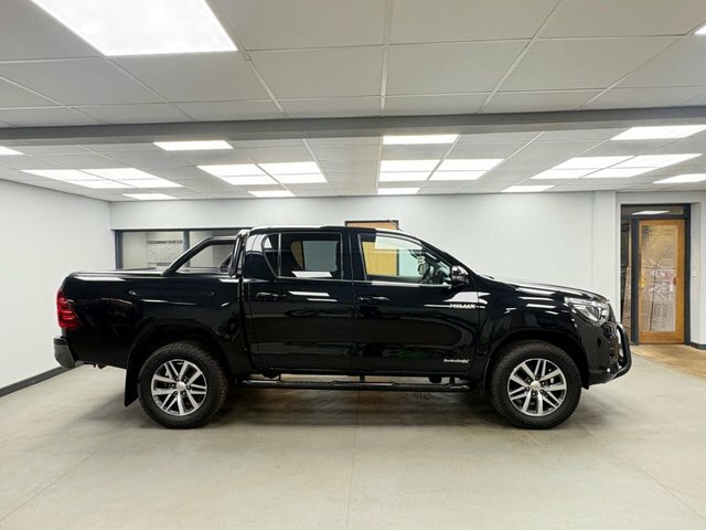 Toyota HILUX 2.4 D-4d Invincible X Pickup Double Cab Black #3