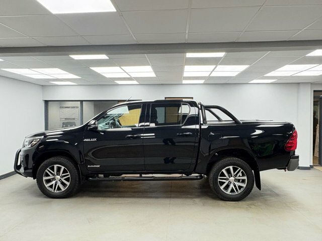 Toyota HILUX 2.4 D-4d Invincible X Pickup Double Cab Black #4