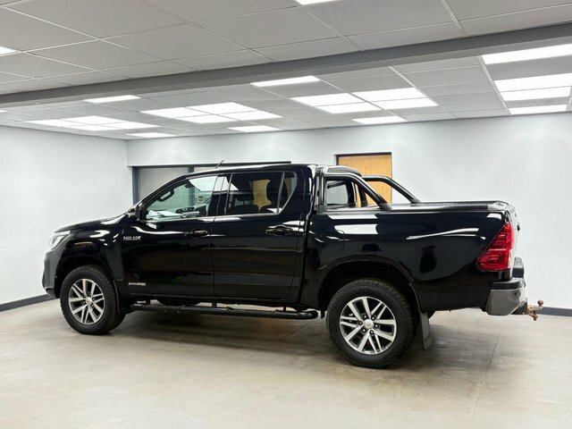 Toyota HILUX 2.4 D-4d Invincible X Pickup Double Cab Black #5