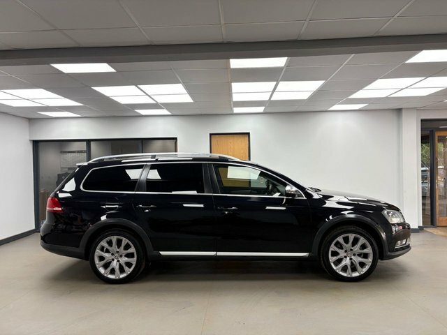 Volkswagen Passat Alltrack 2.0 Tdi Bluemotion Tech Alltrack Estate Black #3