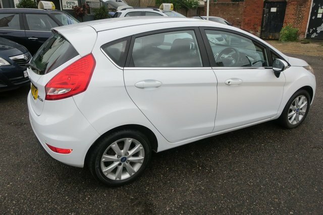 Ford Fiesta 2011 1.25 Zetec Hatchback 129 G White #2