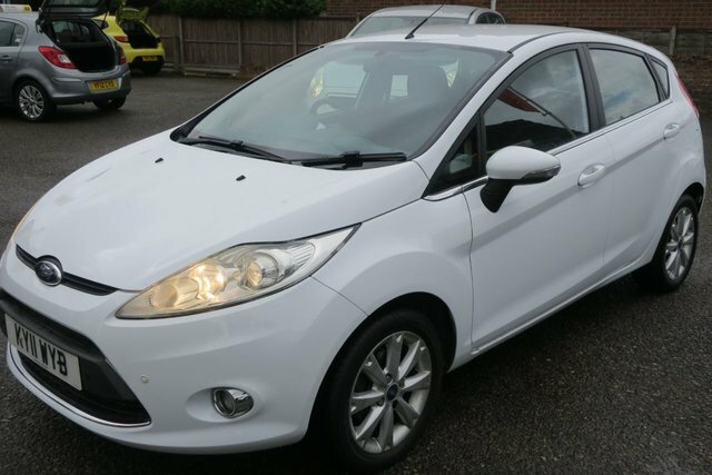 Ford Fiesta 2011 1.25 Zetec Hatchback 129 G White #4