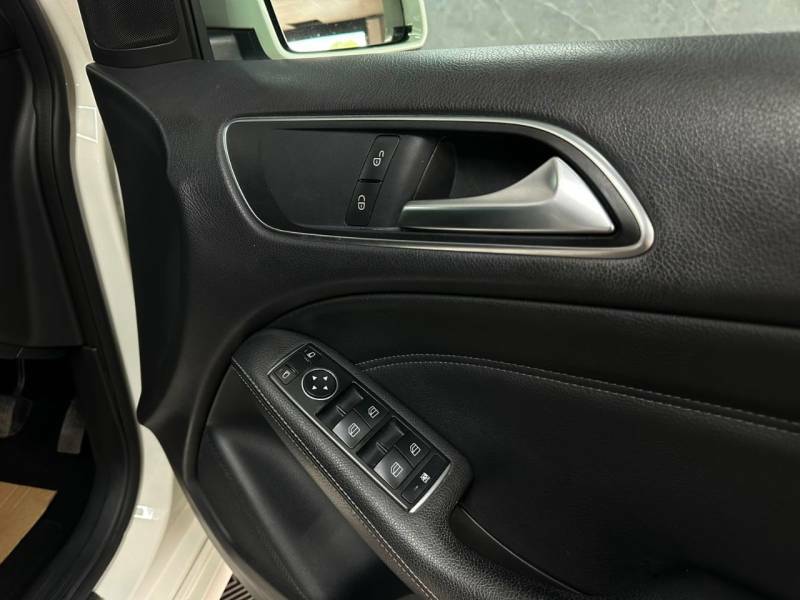 Mercedes-Benz B Class Mpv B220 Black #38