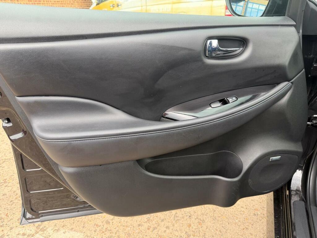 Nissan Leaf Leaf Acenta White #31