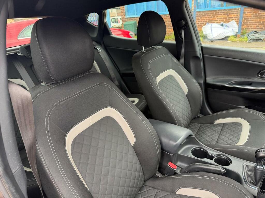 Kia Ceed White #17