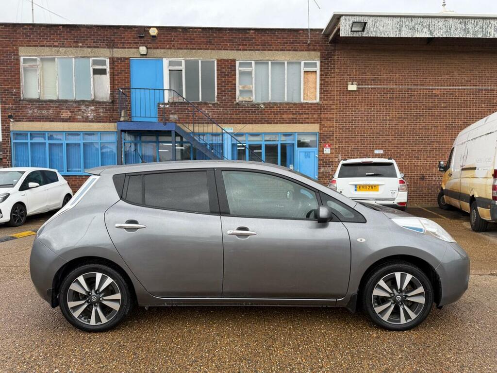 Nissan Leaf Acenta Red #8