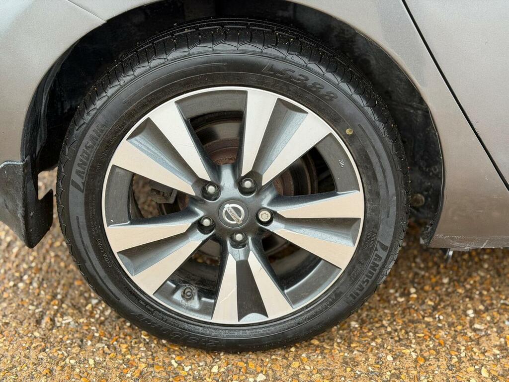 Nissan Leaf Acenta Red #52