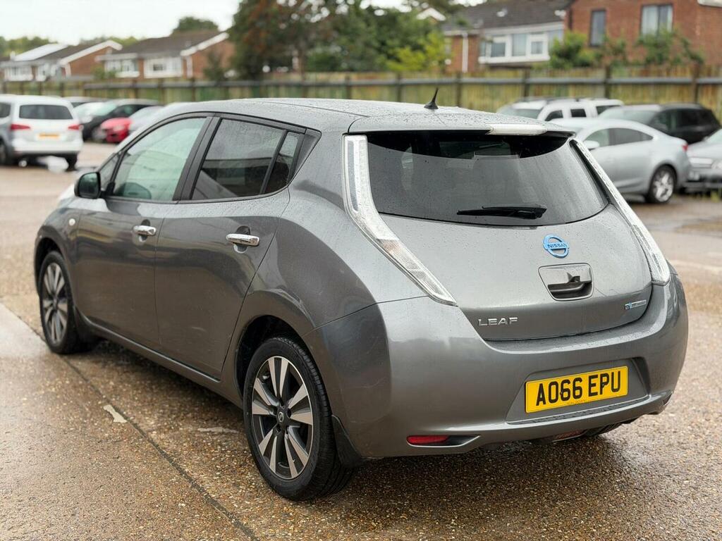 Nissan Leaf Acenta Red #7