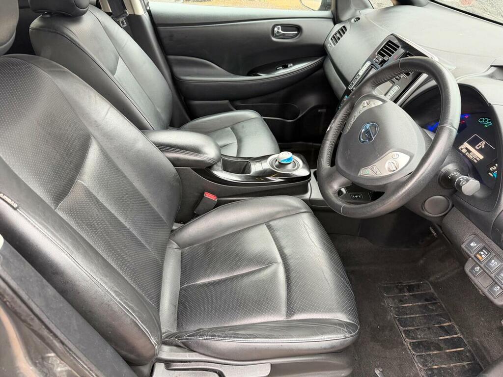 Nissan Leaf Acenta Red #17