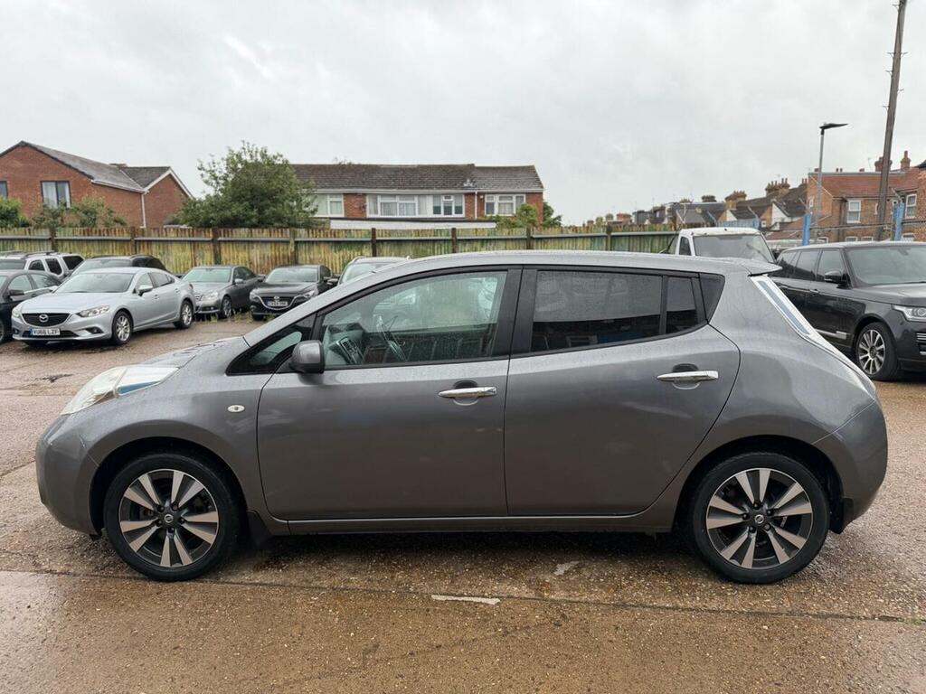 Nissan Leaf Acenta Red #9